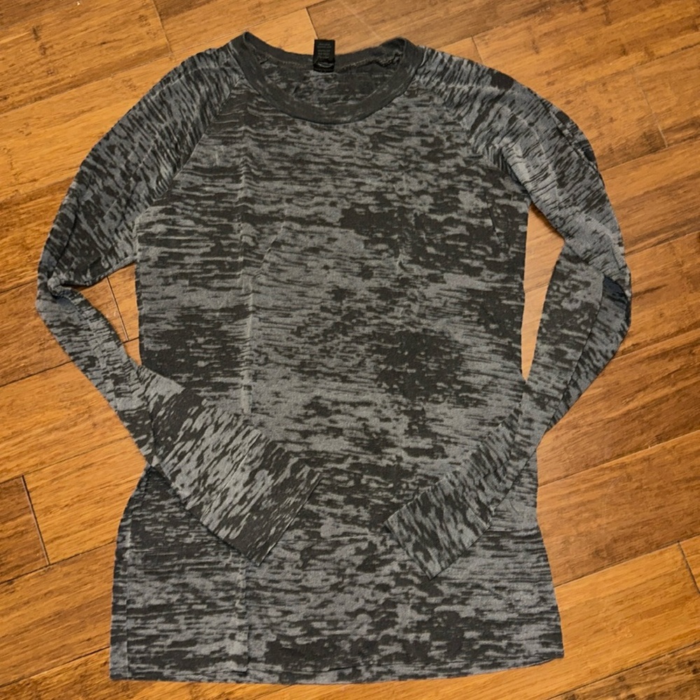 Patterned gray soft long sleeve top